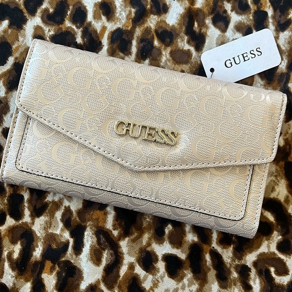 Brand New Guess Rose Dust Iridescent Trifold Card Organizer Snap Close Wallet - Picture 2 of 13
